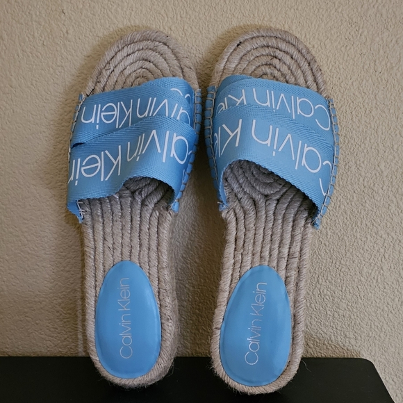 Womens shoes - Picture 2 of 4